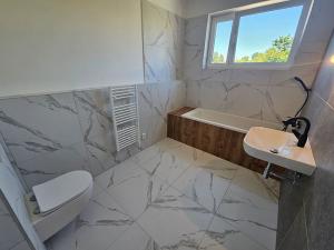 Pronájem rodinného domu, Milovice, Platanová, 137 m2