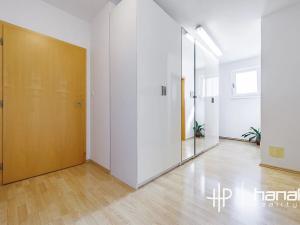 Prodej výrobních prostor, Dolany, 900 m2