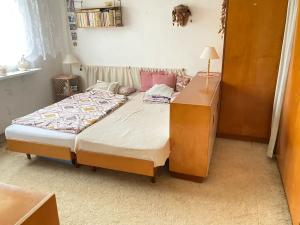 Prodej bytu 2+1, Ostrov, Kollárova, 50 m2