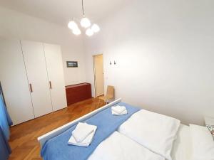 Pronájem bytu 2+kk, Praha - Nové Město, Ostrovní, 43 m2