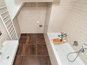 Pronájem bytu 2+kk, Praha - Košíře, Naskové, 64 m2