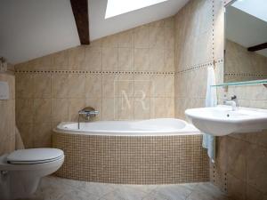 Prodej komerční nemovitosti, Sulice, Hlavní, 370 m2