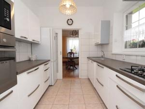 Pronájem rodinného domu, Praha - Suchdol, Havraní, 253 m2