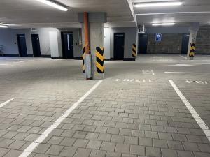 Pronájem garážového stání, Praha, 21 m2