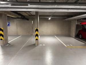 Pronájem garážového stání, Praha, 16 m2