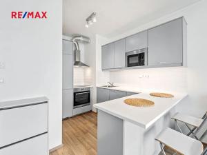 Prodej bytu 2+kk, Praha, V Háji, 58 m2