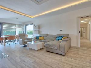 Pronájem rodinného domu, Sulice, Osiková, 260 m2