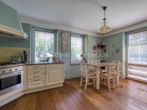 Prodej rodinného domu, Ledečko, 257 m2