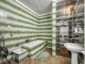 Prodej vícegeneračního domu, Křižanov, Benešovo náměstí, 530 m2