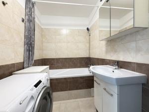 Pronájem bytu 2+1, Pardubice - Zelené Předměstí, nábřeží Závodu míru, 58 m2