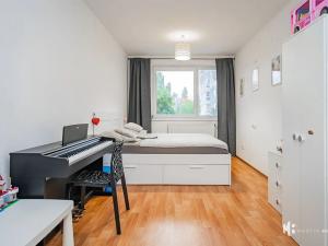 Pronájem bytu 2+kk, Praha - Kbely, Herlíkovická, 52 m2