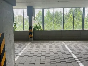 Pronájem garážového stání, Praha - Prosek, Čakovická, 10 m2