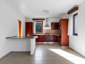 Pronájem rodinného domu, Praha - Křeslice, Pod ovčínem, 300 m2