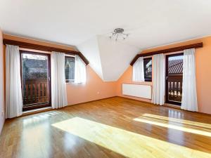 Pronájem rodinného domu, Praha - Křeslice, Pod ovčínem, 300 m2