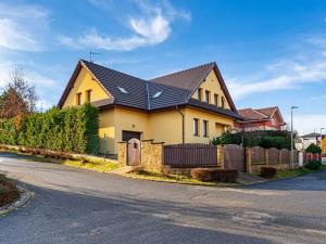 Pronájem rodinného domu, Praha - Křeslice, Pod ovčínem, 300 m2