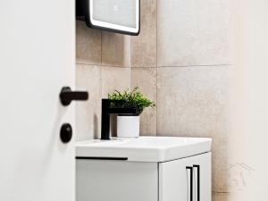 Pronájem bytu 2+kk, Praha - Troja, Pod Hrachovkou, 45 m2