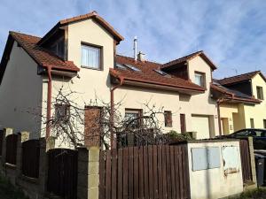 Pronájem rodinného domu, Praha - Újezd nad Lesy, Šlitrova, 220 m2