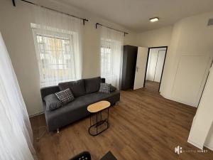 Pronájem bytu 1+kk, Praha - Dubeč, Starodubečská, 22 m2