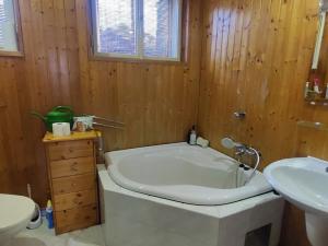 Prodej podílu rodinného domu, Praha, Hornoměcholupská, 240 m2