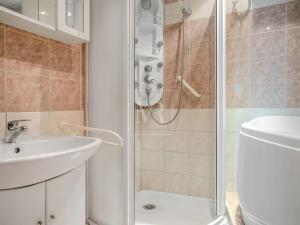 Prodej bytu 3+1, Praha - Kobylisy, Luhovská, 74 m2