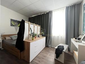 Pronájem bytu 2+1, Jindřichův Hradec, nám. Míru, 97 m2