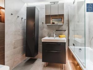 Prodej bytu 3+1, Praha - Újezd nad Lesy, Žárovická, 68 m2