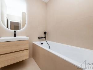 Prodej bytu 3+kk, Praha - Holešovice, Osadní, 82 m2