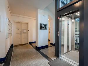 Pronájem bytu 3+1, Praha - Bubeneč, Uralská, 101 m2