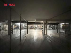 Pronájem garáže, Praha - Košíře, Zahradníčkova, 18 m2