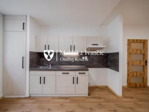 Prodej bytu 1+kk, Dolní Kounice, Masarykovo náměstí, 35 m2