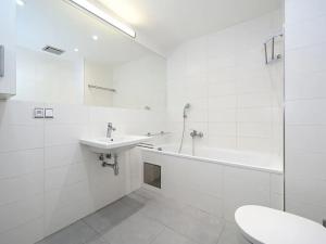 Pronájem bytu 1+kk, Praha - Liboc, Evropská, 56 m2