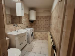 Prodej činžovního domu, Jaroslavice, Náměstí, 420 m2