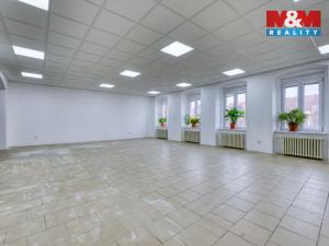 Pronájem obchodního prostoru, Přeštice, Masarykovo nám., 183 m2
