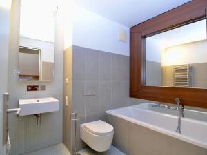 Prodej atypického bytu, Praha - Karlín, Šaldova, 194 m2