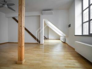 Pronájem bytu 1+kk, Praha - Karlín, Sokolovská, 76 m2