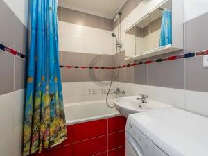 Prodej bytu 2+kk, Praha - Prosek, Lovosická, 39 m2