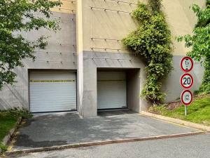 Prodej garážového stání, Praha - Hostivař, 12 m2