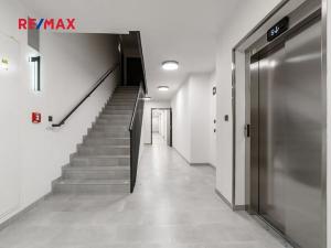 Prodej bytu 2+kk, Praha - Prosek, Čakovická, 43 m2