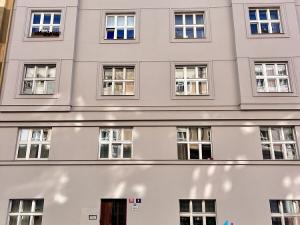 Pronájem bytu 2+kk, Praha - Holešovice, Schnirchova, 52 m2