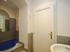 Pronájem bytu 3+1, Praha - Malá Strana, Hroznová, 73 m2