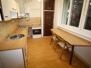 Pronájem bytu 3+1, Praha - Podolí, Gončarenkova, 82 m2