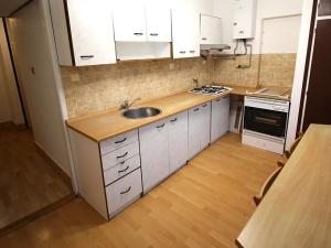 Pronájem bytu 3+1, Praha - Podolí, Gončarenkova, 82 m2