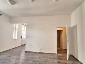 Pronájem bytu 2+kk, Praha - Holešovice, Na Maninách, 46 m2