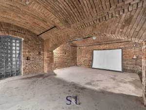 Prodej obchodního prostoru, Praha - Vysočany, Novovysočanská, 222 m2