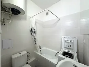 Pronájem bytu 1+kk, Praha - Holešovice, Bubenská, 30 m2