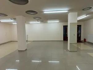 Prodej obchodního prostoru, Karlovy Vary, Divadelní náměstí, 100 m2