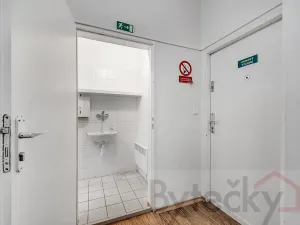 Pronájem ordinace, Praha - Smíchov, Stroupežnického, 84 m2