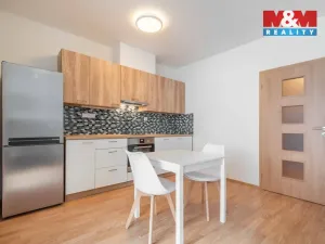 Pronájem bytu 1+kk, Plzeň - Doubravka, Dílenská, 45 m2