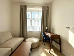 Pronájem bytu 3+kk, Praha, Zenklova, 58 m2