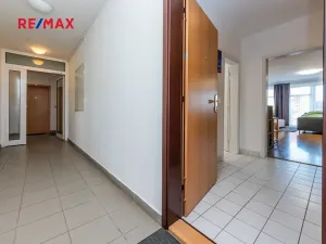 Pronájem bytu 1+kk, Praha - Suchdol, Internacionální, 41 m2